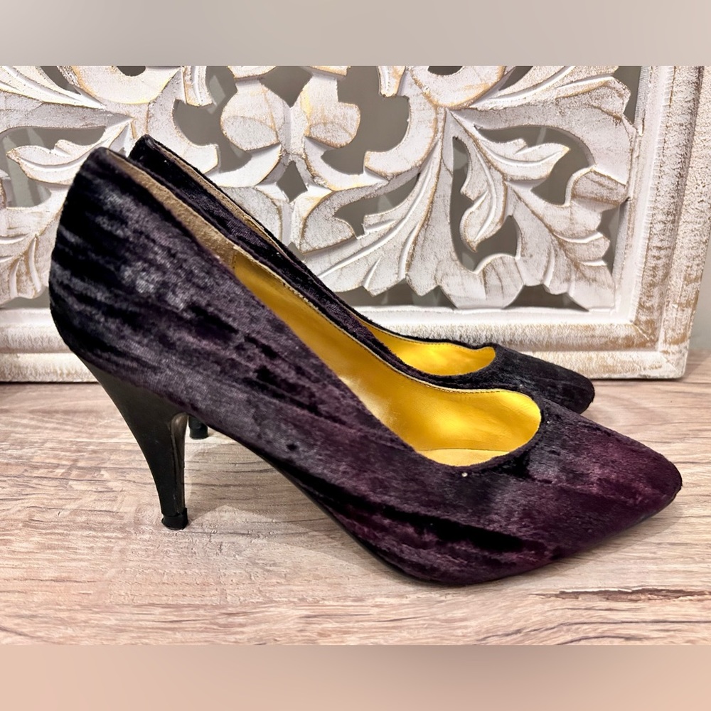 🌶️ Vintage Notorious Black/Purple Velvet High Heels Size 6.5B